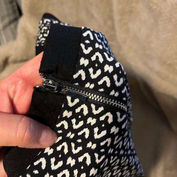 Melanie Lyne Black & White Dress - Picture 4 of 5